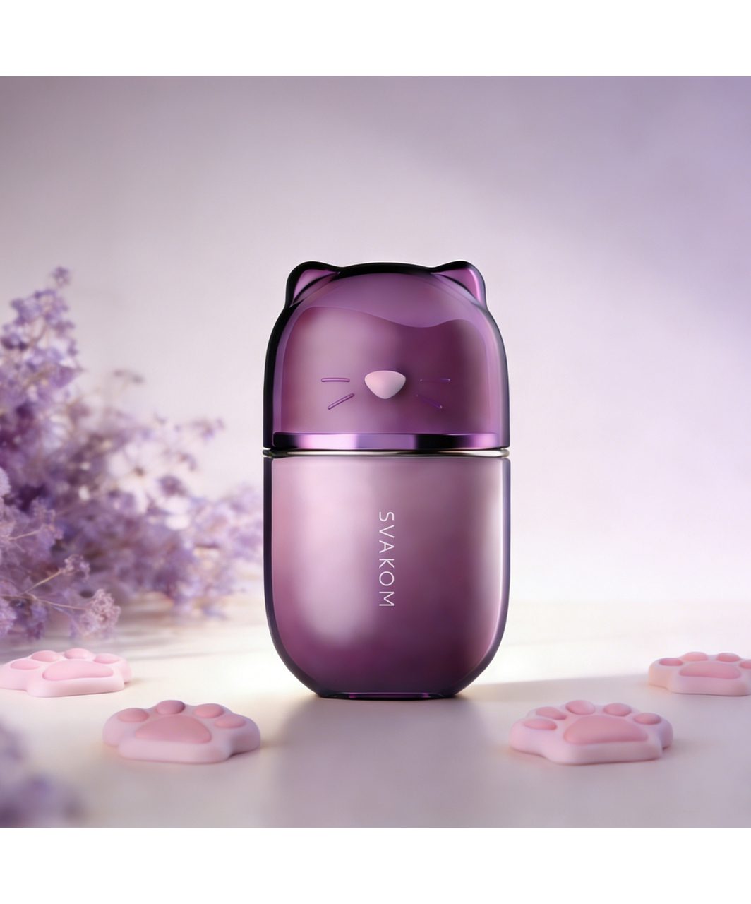 SVAKOM Klitty рядом с веточками лаванды — оттенок Dusty Lavender